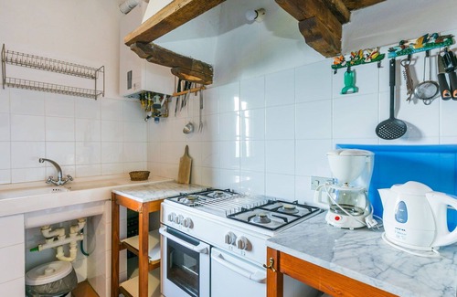 Pescia Apartment | Lovely apartment for 4 people with pool, WIFI, TV, patio, pets allowed and parking