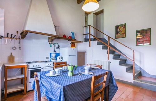 Pescia Apartment | Lovely apartment for 4 people with pool, WIFI, TV, patio, pets allowed and parking