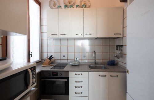 Stresa Apartment | Lovely apartment for 4 guests with WIFI, pool, TV, terrace and parking