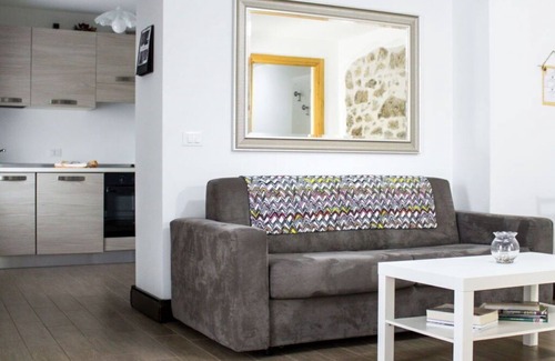 Ovasta Apartment | Lovely apartment for 4 people with WIFI, TV, balcony, pets allowed and parking
