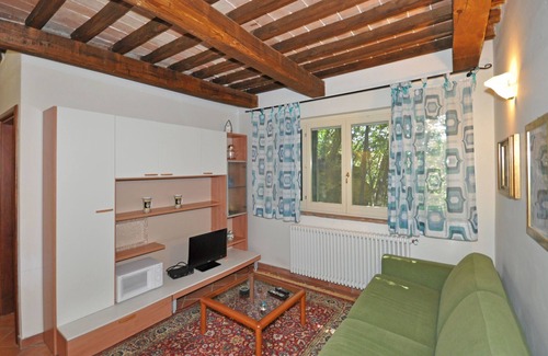 Pitigliano Apartment | Lovely apartment for 4 people with pool, TV and parking