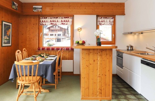 Champex-Lac Apartment | Lovely apartment for 5 people with WIFI, TV, terrace, pets allowed and parking