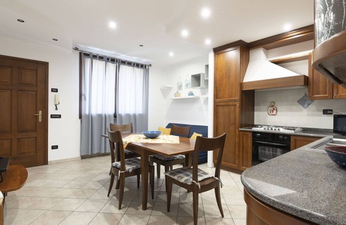 Albenga Apartment | Lovely apartment for 5 guests with WIFI, TV, patio, pets allowed and parking