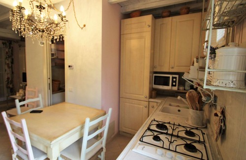 Cinque Terre Apartment | Lovely apartment for 5 people with WIFI, pool, TV, patio and parking