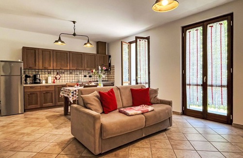 Savona Apartment | Lovely apartment for 5 guests with WIFI, TV, patio, pets allowed, panoramic view and parking