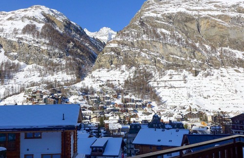 Zermatt Apartment | Lovely apartment for 6 people with WIFI, TV and balcony