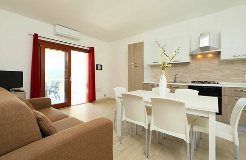Tanaunella Apartment | Lovely apartment for 6 guests with WIFI, pool, A/C, TV, terrace and parking