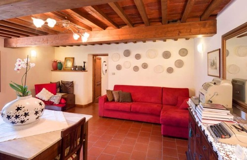 Pieve al Bagnoro Apartment | Lovely apartment for 6 guests with pool, WIFI, A/C, TV, pets allowed and parking