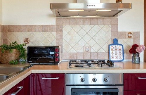 Schifoni Apartment | Lovely apartment for 6 guests with WIFI, A/C, TV, patio, pets allowed and parking