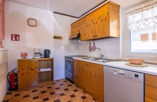 Penia Apartment | Lovely apartment for 6 guests with WIFI, TV and patio