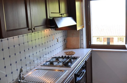 Il Poggio Apartment | Lovely apartment for 6 guests with WIFI, pool, TV, pets allowed, panoramic view and parking