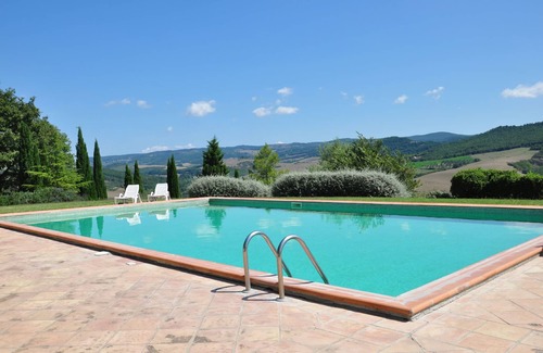 Il Poggio Apartment | Lovely apartment for 6 guests with WIFI, pool, TV, pets allowed, panoramic view and parking
