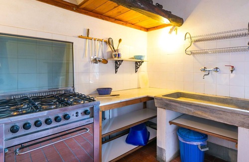 Pescia Apartment | Lovely apartment for 6 people with pool, WIFI, TV, patio, pets allowed and parking
