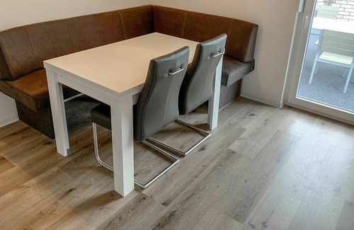 Norddeich Apartment | Lovely apartment for 6 people with WIFI, TV, patio, pets allowed and parking