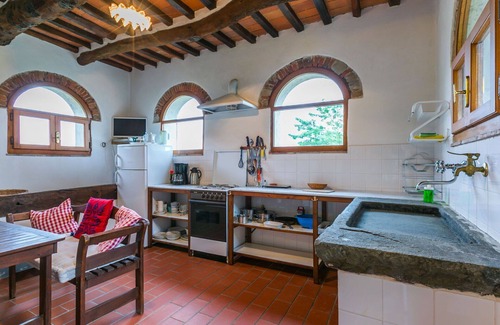 Pescia Apartment | Lovely apartment for 7 guests with WIFI, pool, TV, patio, pets allowed and parking