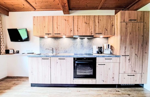 Laimach Apartment | Lovely apartment for 8 guests with balcony and parking