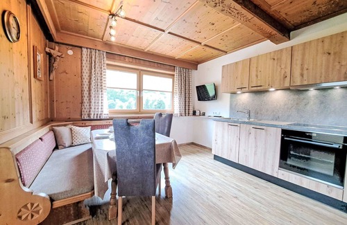 Laimach Apartment | Lovely apartment for 8 guests with balcony and parking