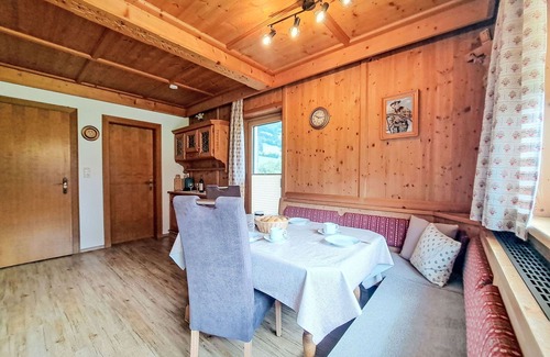 Laimach Apartment | Lovely apartment for 8 guests with balcony and parking