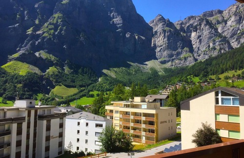 Leukerbad Apartment | Lovely apartment for 6 people with hot tub, WIFI, TV, balcony and parking