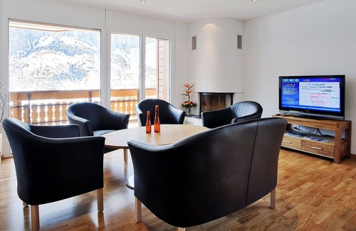 Leukerbad Apartment | Lovely apartment for 6 people with hot tub, WIFI, TV, balcony and parking
