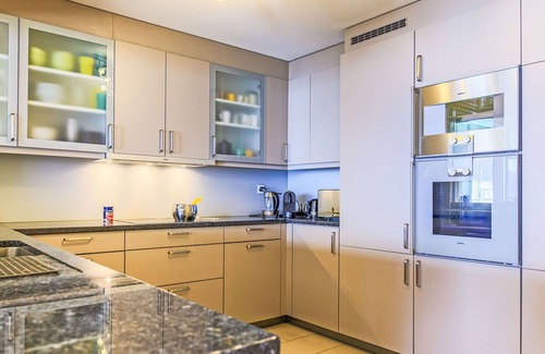 Montreux Apartment | Lovely apartment for 8 people with WIFI, pool, A/C, TV, balcony, panoramic view and parking