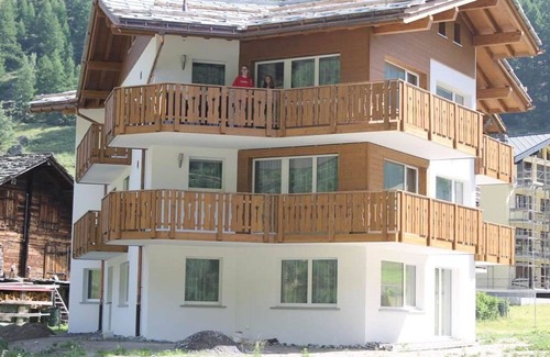 Saas Grund Apartment | Lovely apartment for 6 guests with WIFI, TV and balcony
