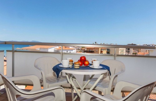 Pedrinya Apartment | Lovely apartment for 4 guests with WIFI, A/C, TV and balcony