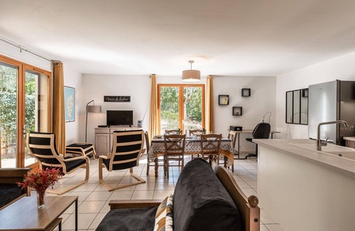 Lozari Apartment | Lovely apartment for 6 people with WIFI, A/C, pool, TV, patio and parking
