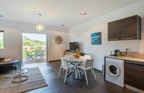 Sainte-Lucie-de-Porto-Vecchio Apartment | Lovely apartment for 6 people with A/C, WIFI, TV, terrace, pets allowed and parking