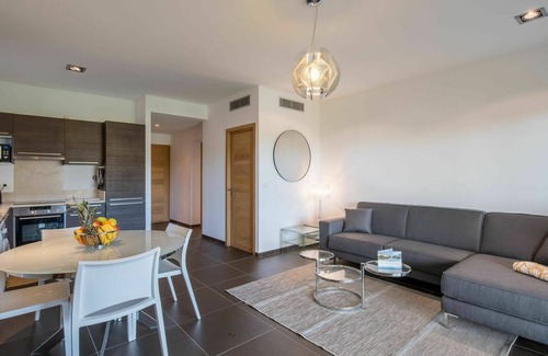 Sainte-Lucie-de-Porto-Vecchio Apartment | Lovely apartment for 6 people with A/C, WIFI, TV, terrace, pets allowed and parking
