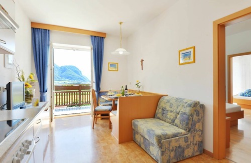 Andriano Apartment | Lovely apartment for 4 people with WIFI, pool, TV, patio and parking