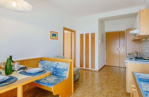 Andriano Apartment | Lovely apartment for 4 people with WIFI, pool, TV, patio and parking
