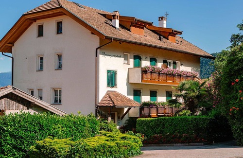 Andriano Apartment | Lovely apartment for 2 guests with WIFI, pool, TV, patio and parking