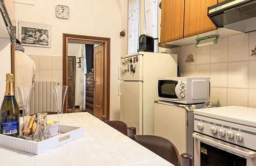 Borgomaro Apartment | Lovely apartment for 6 guests with WIFI, TV, pets allowed and parking