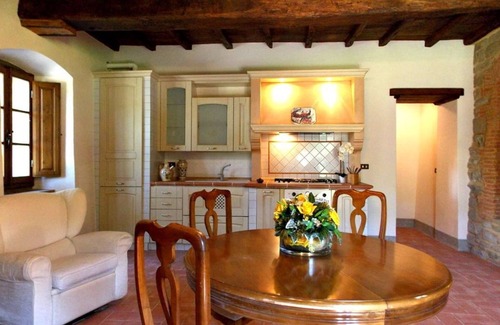 Dicomano Apartment | Lovely apartment for 4 guests with WIFI, pool, TV, pets allowed and parking