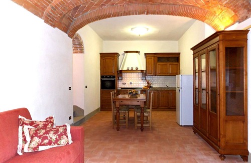 Dicomano Apartment | Lovely apartment for 5 guests with WIFI, pool, TV and pets allowed