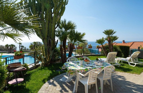 Piani Paorelli Apartment | Lovely apartment for 4 guests with WIFI, pool, TV, terrace, pets allowed and parking