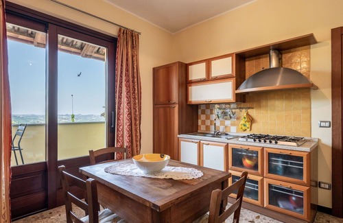 La Morra Apartment | Lovely apartment for 2 people with pool, WIFI, TV, patio, pets allowed and parking