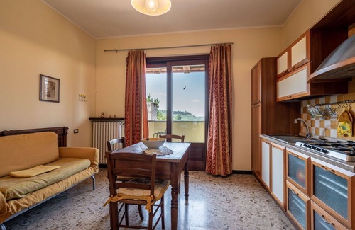 La Morra Apartment | Lovely apartment for 2 people with pool, WIFI, TV, patio, pets allowed and parking