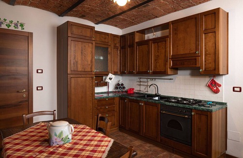 La Morra Apartment | Lovely apartment for 4 guests with WIFI, pool, TV, patio and pets allowed