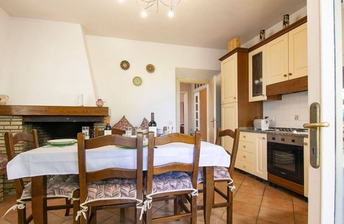 Giugnano Apartment | Lovely apartment for 10 people with WIFI, private pool, TV, patio, pets allowed and parking