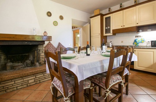 Giugnano Apartment | Lovely apartment for 10 people with WIFI, private pool, TV, patio, pets allowed and parking
