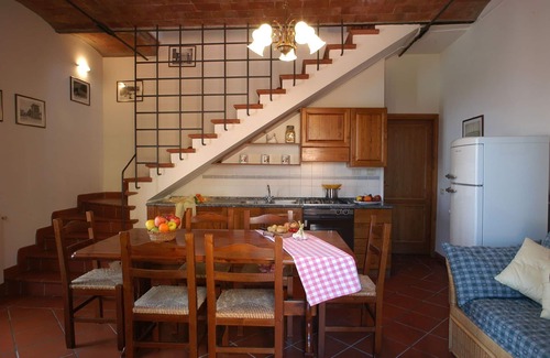 Montaione Apartment | Lovely apartment for 8 people with pool, A/C, WIFI, TV and pets allowed, close to San Gimignano