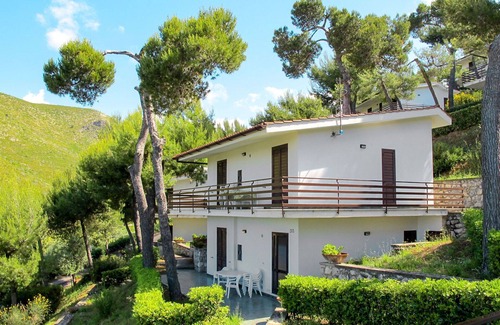 Sperlonga Apartment | Lovely apartment for 2 people with A/C, pool, WIFI, TV, pets allowed and parking
