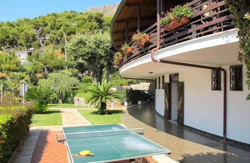 Sperlonga Apartment | Lovely apartment for 2 people with A/C, pool, WIFI, TV, pets allowed and parking