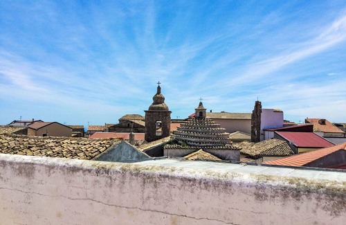 Strongoli Apartment | Lovely apartment for 7 guests with WIFI, patio, pets allowed and parking
