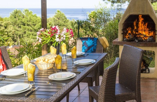 Favone House | Lovely apartment in villa with A/C, WIFI, pool, TV, patio, pets allowed, panoramic view and park.