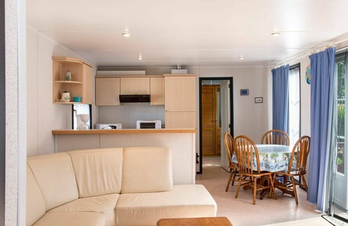 Les Cabanes de Fleury House | Lovely apartment in villa with WIFI, pool, A/C, TV, terrace, pets allowed and parking