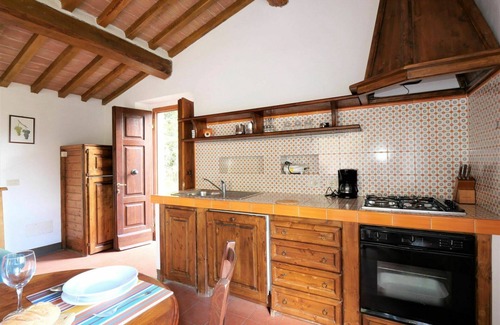 Roccastrada Villa | Lovely apartment in villa for 4 people with pool, WIFI, TV, patio and pets allowed