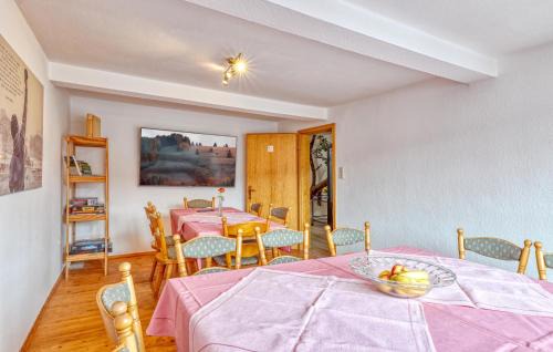 Oberweissenbrunn Apartment | Lovely Apartment In Bischofsheim